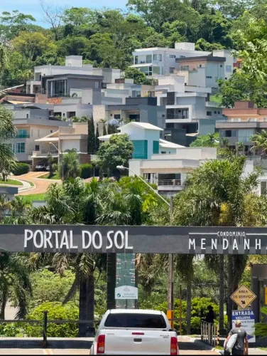 terreno a venda tem 487 metros condomínio portal do sol Residencial Parque Mendanha - Go