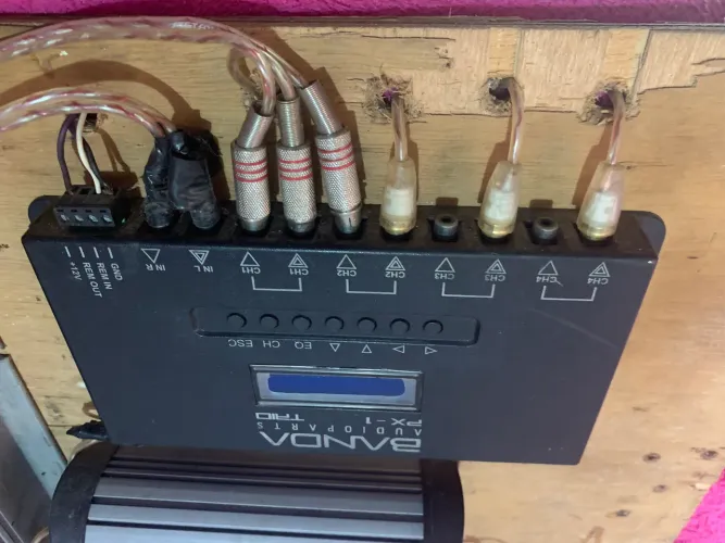 Processador de Áudio Digital Banda Expert PX-1 Trio - Crossover e Equalizador 4 Canais