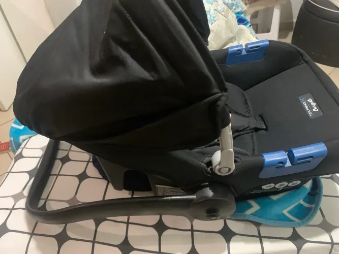 Carrinho é bebê conforto borigotto