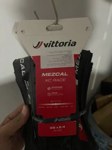 Pneus Vittoria Mezcal XC Race 29x2.4 Tubeless Graphene