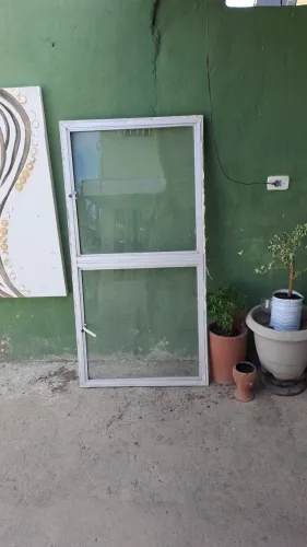 Janelão de alumínio e vidro