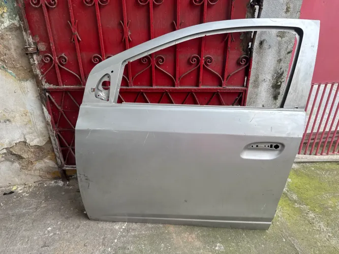 Porta dianteira L/E onix 2018