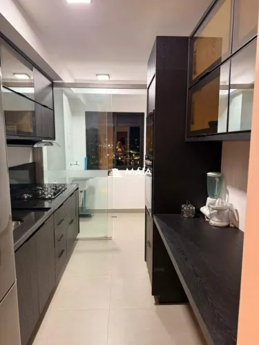Apartamento mobiliado para alugar no Condomínio Évros