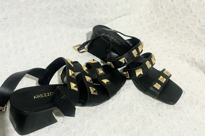 Vendo sandália Arezzo original 