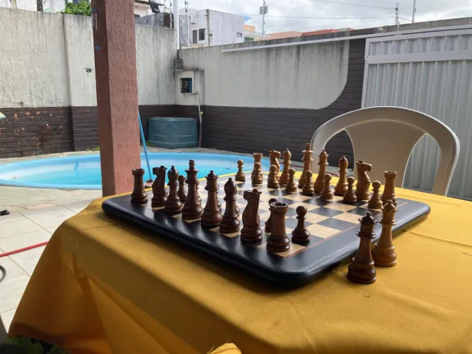 Peças de xadrez em madeira