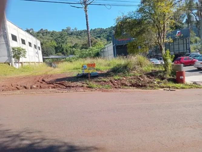Terreno grande de 680 m², Ótima oportunidade para fins comerciais!