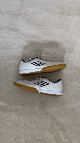 Chuteira Umbro Tocco 2