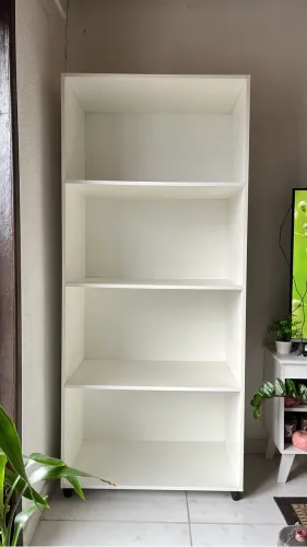 Vendo estante branca nova altura 1,80/78 cm, não faço entrega..