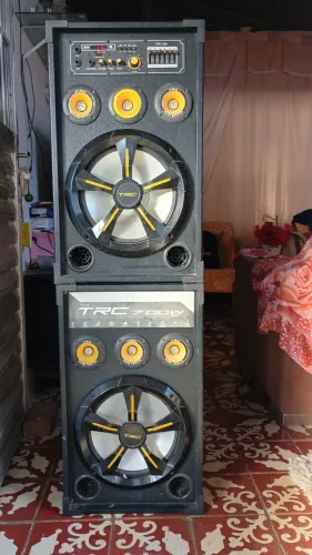 Caixa de som amplificada TRC 700 w