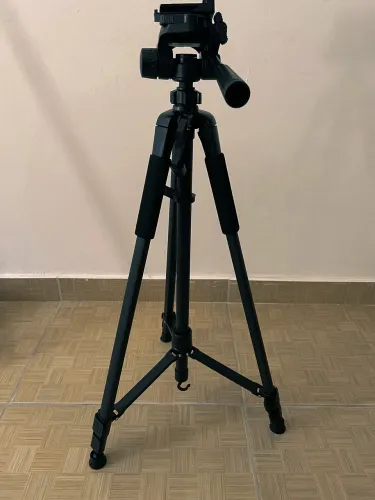 Tripé Fotográfico Robusto com Regulagem de Altura + Bolsa - Preço de Desapego