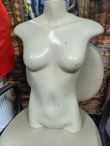 Maniquim branco