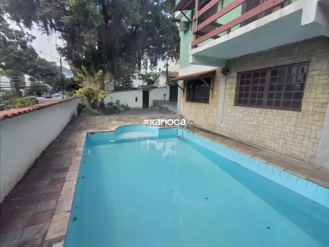 Excelente casa duplex em condomínio terreno de 364 m² 5 quartos 2 suites 5 banheiros pisci