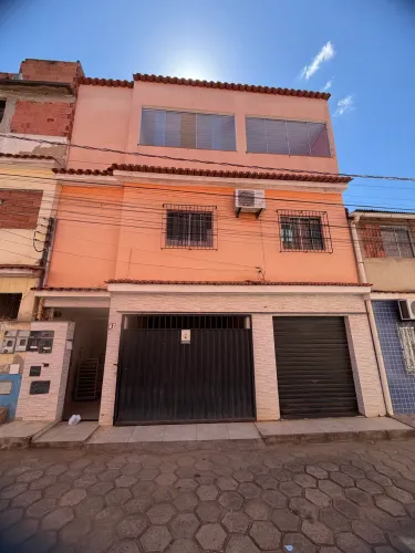 Casa a venda com ponto comercial e terraço