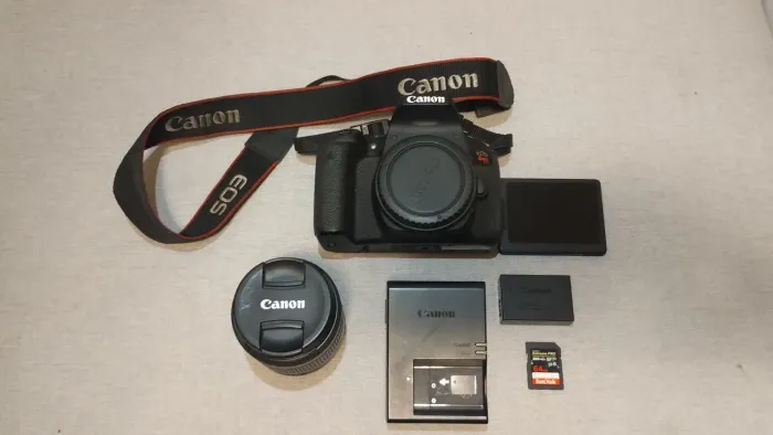 Câmera Canon T7i+ lente 18-55 + memory card Pro 64GB 200MB/S +carregador+ alça+ tampas