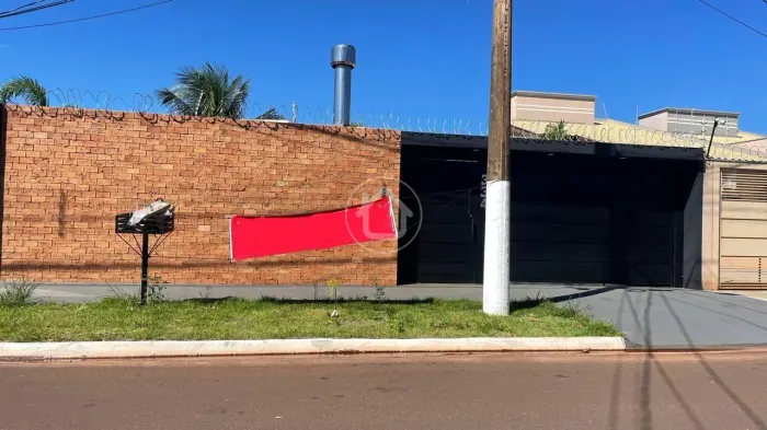 CASA TERREA COM PISCINA NA LAGOA ITATIAIA