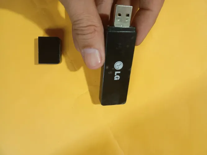 Vendo adaptador USB wi-fi original da marca LG modelo: LGEWF-100
