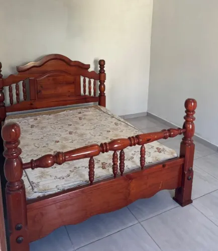 Cama antiga madeira