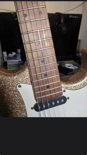 Vendo ou troco guitarra TAGIMA TG 580 com caps fleor no braço e caps squier na ponte