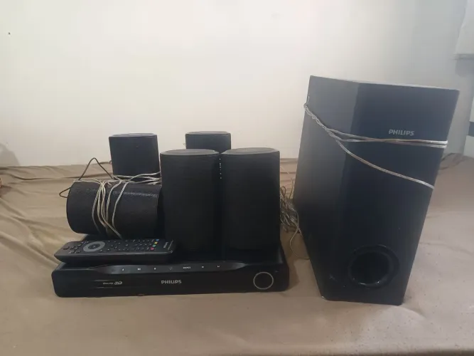Home Theater Philips 5.1 com Blu-ray 3D + Subwoofer