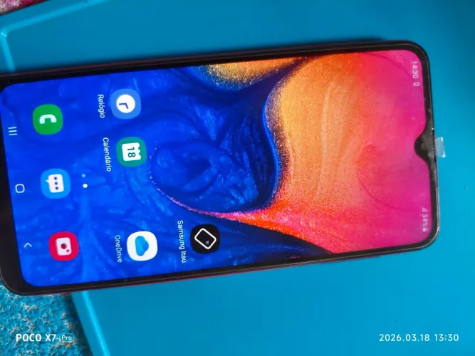 Celular A10 vermelho 