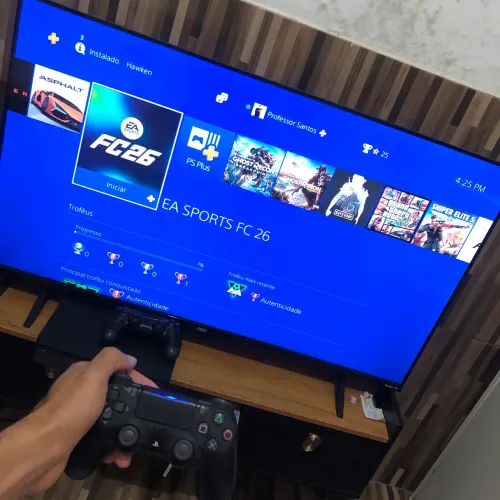 Vendo ps4 semi novo