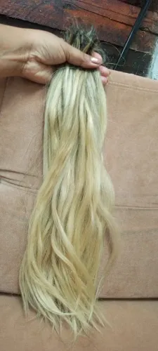 Cabelo loiro humano