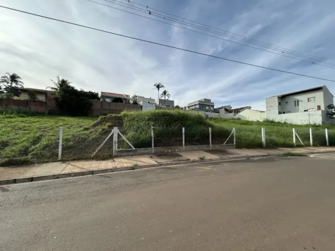 Terreno residencial à venda no bairro Vila Israel em Americana