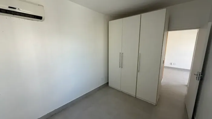 Vendo um apartamento no condomínio Elisa Miranda
