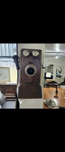 Antiguidades,  telefone original antigo de madeira, relíquia 
