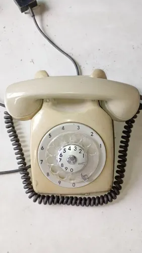 Telefones antigos.