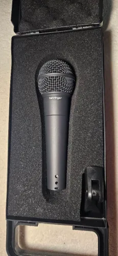 Microfone Behringer Ultravoice XM8500 Dinâmico cor preto