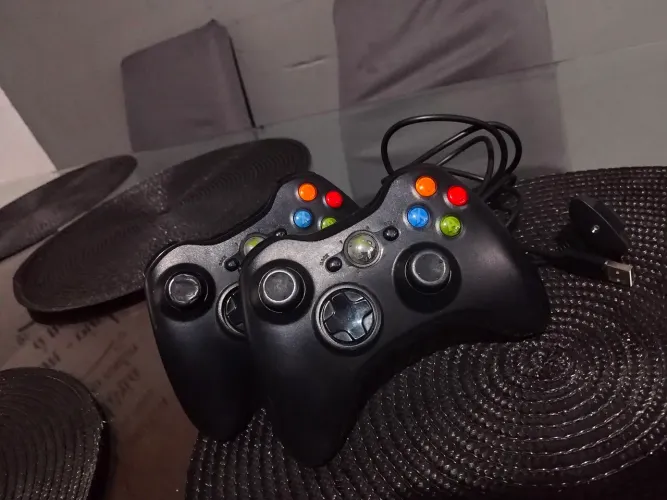 02 controles originais Xbox 360 pegando perfeitamente por 149,99 cada por 89,99