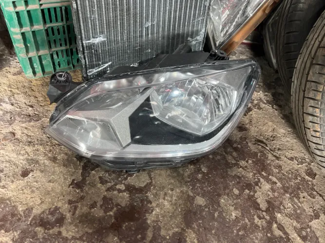 Farol vw up 17/ Lado esquerdo 