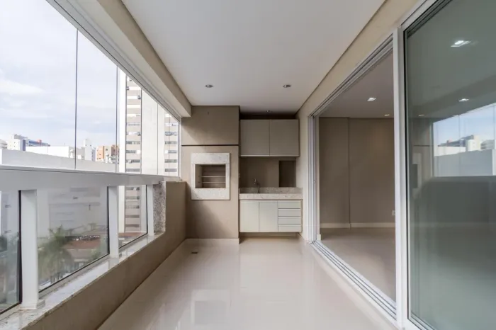 Imóvel para locação no Edifício Torre Almeria, 112m² privativos com 3 dormitórios.