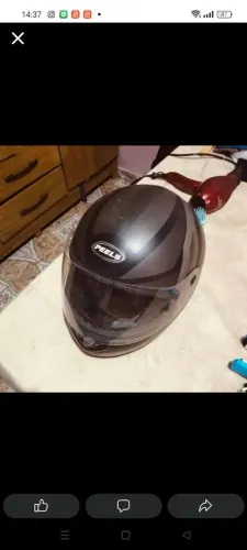 Capacete usado pouquíssima vezes