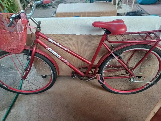 Bicicleta Passeio Cairu Gênova Aro 26 com Cestinha e Bagageiro.