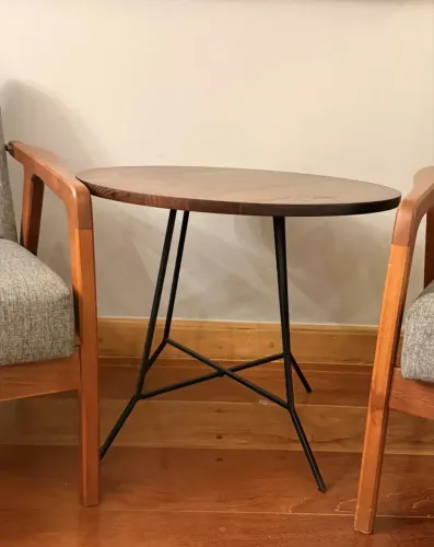 Mesa Lateral Madeira Com Pés De Ferro Estilo Industrial
