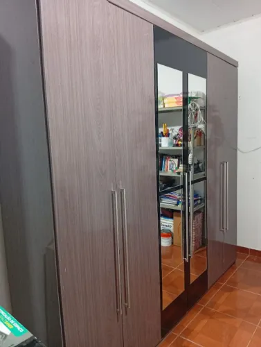 Guarda Roupa 6 portas com Espelho
