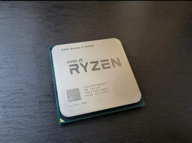 Ryzen5 2400G.