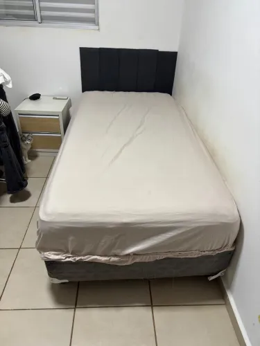 Vendo Cama box de solteiro com colchão!.