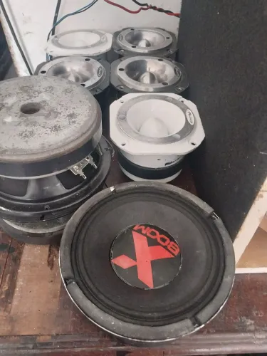 Vendo várias peças de som alto motivo