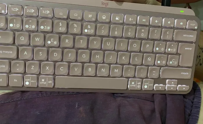 Teclado Logitech mini keys rosa Bluetooth