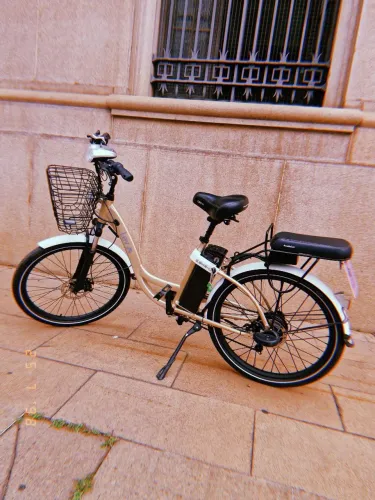 Bicicleta elétrica Lev L+ dourada top de linha
