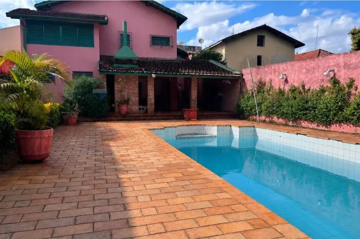 Aluga-se casa na Vila São Lucio