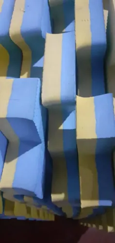 Vende-se tatames seme novo cada peça 75