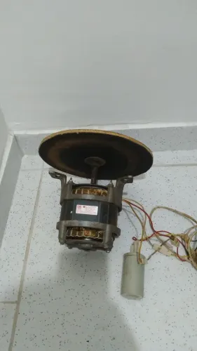 Motor adaptado para lixadeira Funcionando perfeitamente 