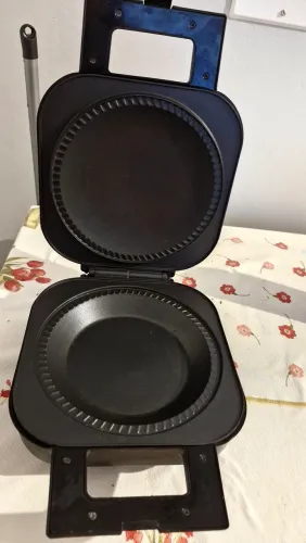 Máquina de Torta e Empadão Fun Kitchen 220v - Perfeito Estado!