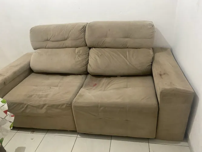 Sofá precisando de uma limpeza !!zap *35