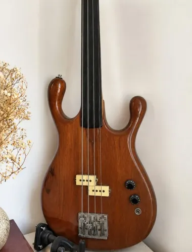 Baixo Fretless 4 Cordas - Ativo