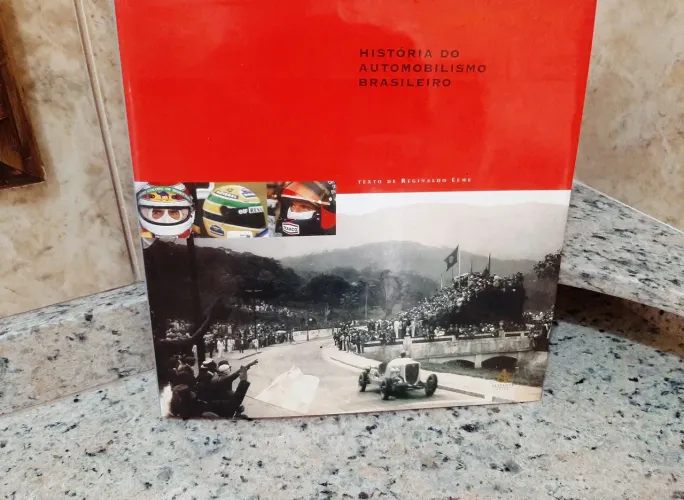 Livro a história do automobilismo